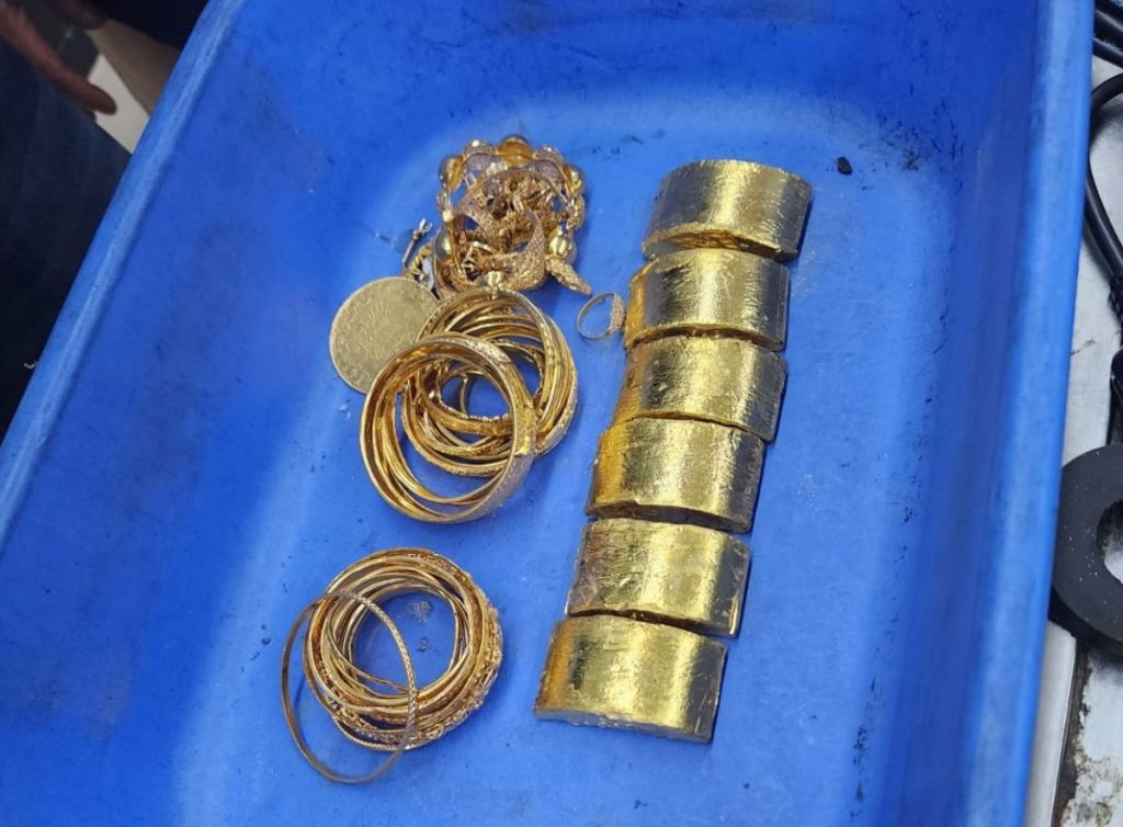 <span>স্বর্ণ উদ্ধার / </span>শাহজালালে ৪ কোটি টাকার স্বর্ণ উদ্ধার