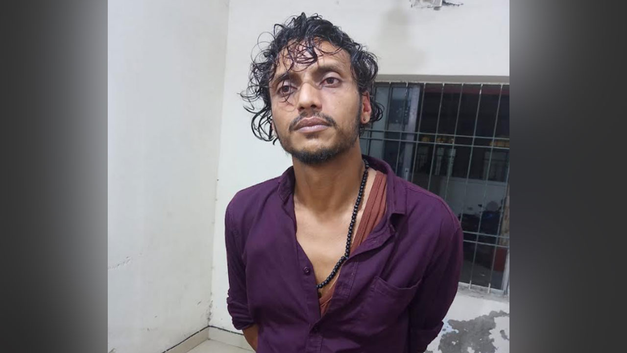 মুন্সিগঞ্জে অটোরিকশা ছিনতাইয়ের চেষ্টা, বোমা-অস্ত্রসহ যুবদল কর্মী গ্রেপ্তার