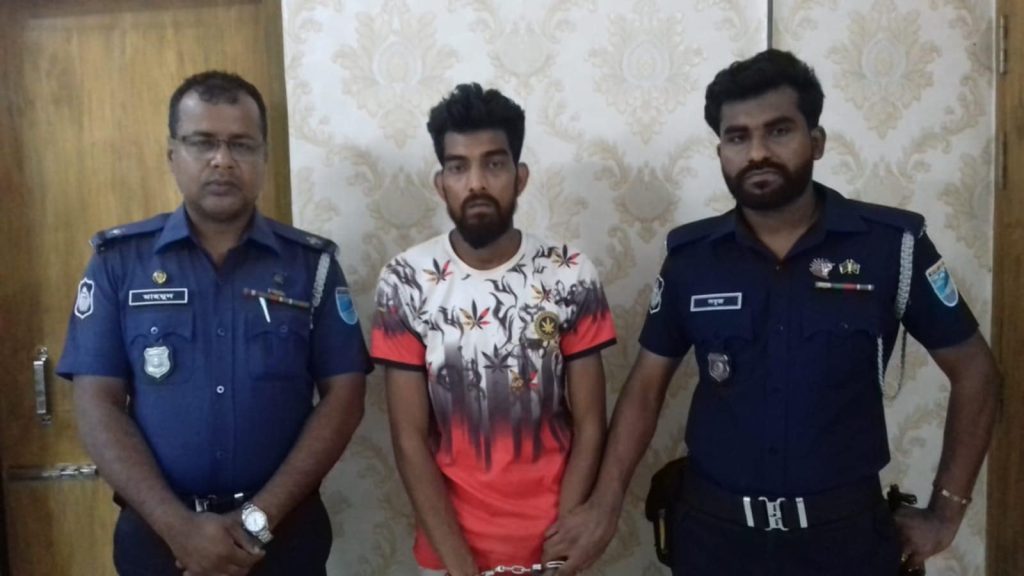 লৌহজংয়ে ধর্ষণ মামলার পলাতক আসামী গ্রেফতার 