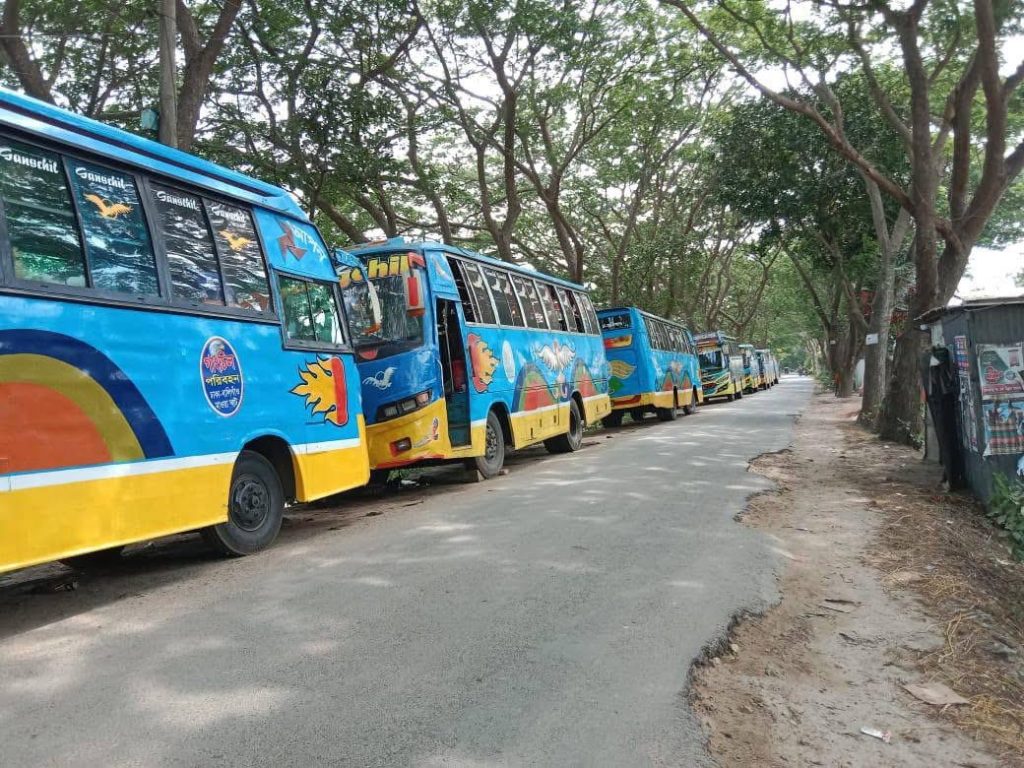 লৌহজংয়ে ঘোলতলী বাজারে অবৈধ বাস পার্কিং: মোবাইল কোর্টে ৫ জনকে জরিমানা