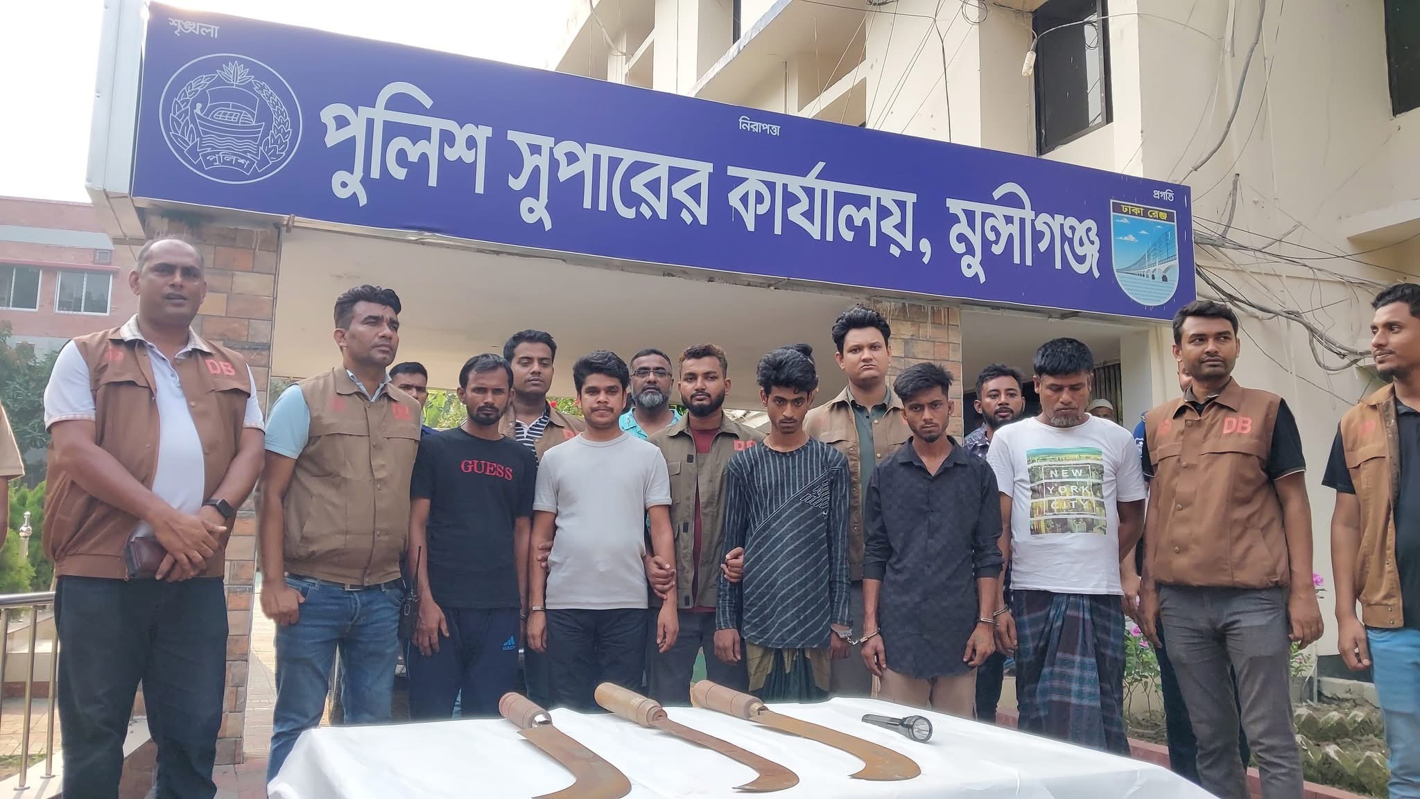 ঢাকা-মাওয়া এক্সপ্রেসওয়েতে ডাকাত দলের ৫ সদস্য গ্রেফতার