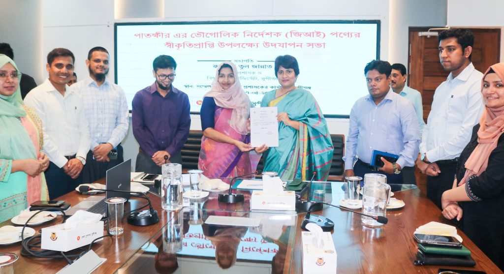 মুন্সীগঞ্জে জিআই স্বীকৃতিপ্রাপ্তি উদযাপন : পাতক্ষীর কারিগরদের সম্মাননা প্রদান