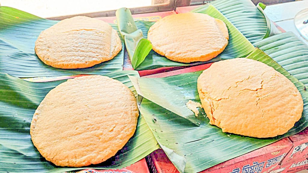 <span>পাতক্ষীর / </span>মুন্সীগঞ্জের পাতক্ষীর ২০০ বছর ধরে ভোজনরসিকদের কাছে প্রিয়