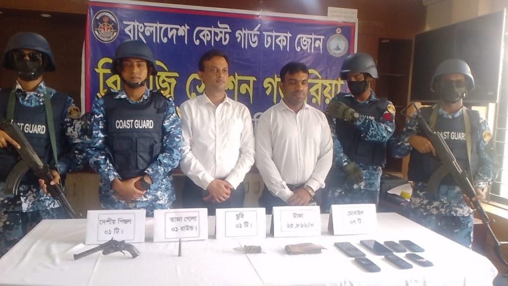 গজারিয়ায় অবৈধ বালুমহালে আইনশৃঙ্খলা বাহিনীর অভিযান; অস্ত্র-গুলি উদ্ধার