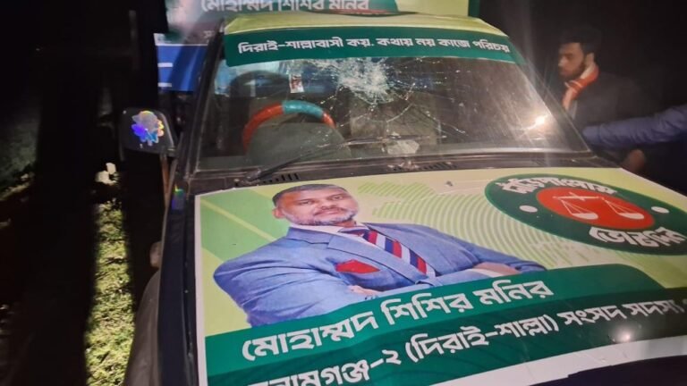 শিশির মনিরের গাড়িতে হামলা, আহত ২