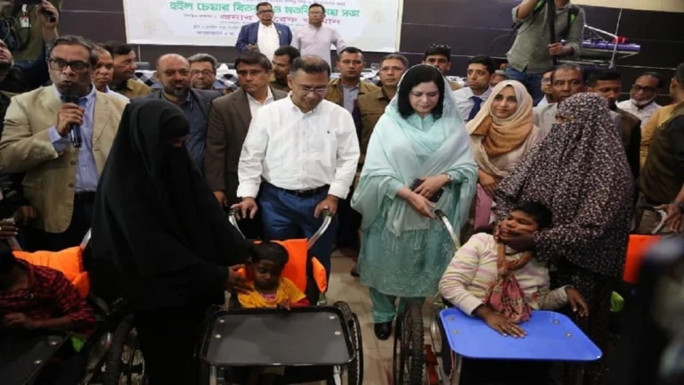 বগুড়ায় বিশেষ চাহিদাসম্পন্ন শিশুদের মাঝে হুইলচেয়ার বিতরণ করলেন তারেক রহমান